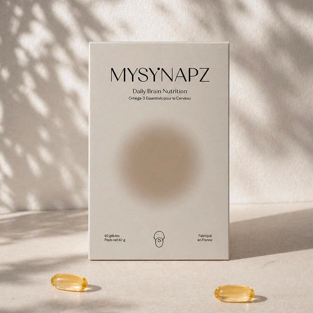 Boîte du complément alimentaire MySynapz Daily Brain Nutrition avec oméga-3 sur fond minimaliste